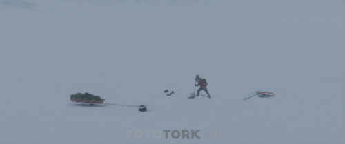 Arctic.2019.BluRay.1080p.x264.AC3.DUAL.TR-EN.TORK.mkv_snapshot_00.50.16.226.jpg