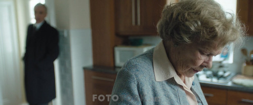 Red.Joan.2018.BluRay.1080p.x264.AC3.DUAL.TR-EN.TORK.mkv_snapshot_00.19.58.126.jpg