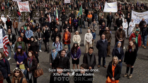 The.New.Pope.S01B1.1080p.WEBRip.AC3.TORK.mkv_snapshot_38.37.445.jpg