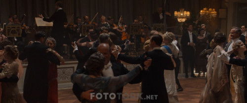 Downton.Abbey.2019.BluRay.1080p.x264.AC3.TR-EN.TORK.mkv_snapshot_01.54.00.216.jpg