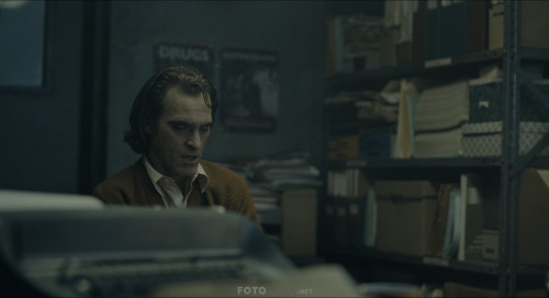 Joker.2019.BluRay.2160p.x265.HDR.AC3.DUAL.TR-EN.TORK.mkv_snapshot_00.07.07.552.jpg