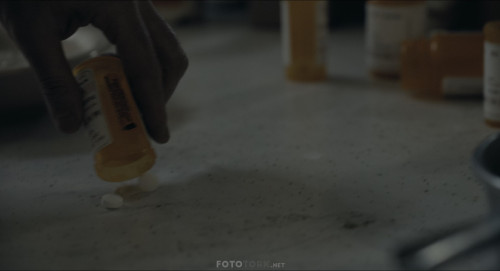 Joker.2019.BluRay.2160p.x265.HDR.AC3.DUAL.TR-EN.TORK.mkv_snapshot_00.38.17.879.jpg