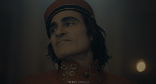 Joker.2019.BluRay.2160p.x265.HDR.AC3.DUAL.TR-EN.TORK.mkv_snapshot_01.04.14.059.jpg
