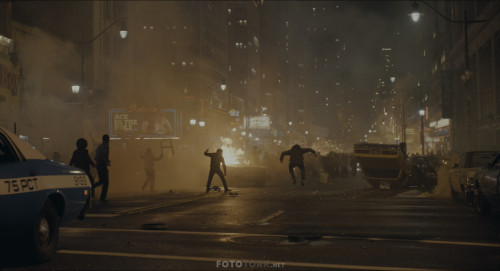 Joker.2019.BluRay.2160p.x265.HDR.AC3.DUAL.TR-EN.TORK.mkv_snapshot_01.48.01.725.jpg