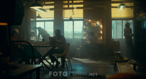 Joker.2019.BluRay.720p.x264.AC3.DUAL.TR-EN.TORK.mkv_snapshot_00.36.54.921.jpg