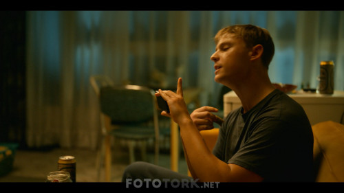 Isi.and.Ossi.2020.NF.WEB-DL.1080p.x264.AC3.DUAL.TR-GER.TORK.mkv_snapshot_01.09.54.000.jpg