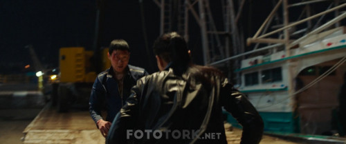 Zorlu.Gorev.Extreme.Job.2019.BluRay.1080p.x264.AC3.TRDUB.TORK.mkv_snapshot_01.37.01.451.jpg
