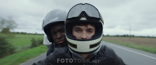 Yollarda.Roads.Caravan.2019.BluRay.1080p.x264.AC3.DUAL.TR-EN.TORK.mkv_snapshot_00.58.03.208.jpg
