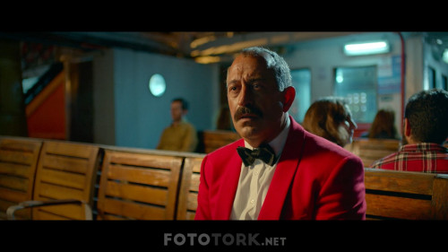 Karakomik.Filmler.2.Arada.2019.1080p.NF.WEBRip.DDP5.1.x264.TORK.mkv_snapshot_00.37.18.743.jpg
