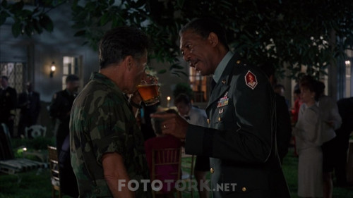 Outbreak---Tehdit-1995-720p-BluRay-x264-DUAL-TR-ENG-TORK.mkv_snapshot_00.19.45_2020.03.20_15.54.19.jpg