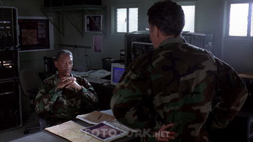 Outbreak---Tehdit-1995-720p-BluRay-x264-DUAL-TR-ENG-TORK.mkv_snapshot_01.19.19_2020.03.20_15.54.32.jpg