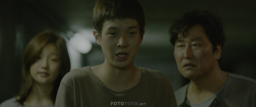 Parazit.2019.2160p.UltraHD.BluRay.DD5.1.x265.10bit.HDR.DUAL.TR-KOR.TORK.mkv_snapshot_01.11.24.155.jpg