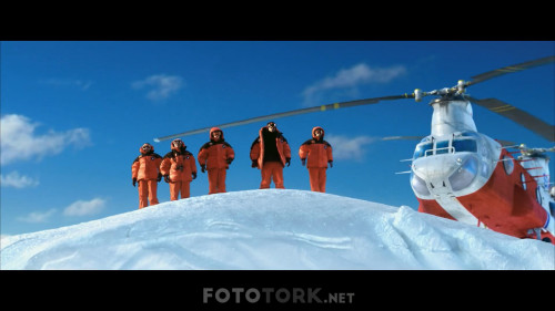 Neseli.Ayaklar.2006.NF.1080p.AAC.DUAL.TR-ENG.TORK.mkv_snapshot_01.35.24.270.jpg