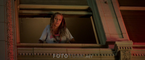 Isiklar.Sonunce.Lights.Out.2016.BluRay.1080p.AC3.DUAL.TR-ENG.TORK.mkv_snapshot_00.10.20.412.jpg