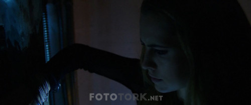 Isiklar.Sonunce.Lights.Out.2016.BluRay.720p.AC3.DUAL.TR-ENG.TORK.mkv_snapshot_01.00.34.589.jpg