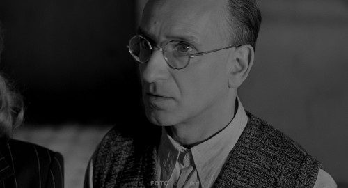 Schindlers.List.1993.2160p.UHD.BluRay.x265.DD5.1.DUAL.TR-ENG.TORK.mkv_snapshot_02.54.13.318.jpg