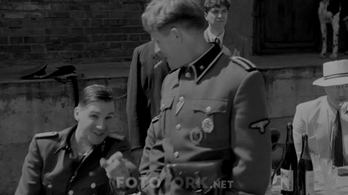 Schindlers.List.1993.BluRay.720p.x264.DD5.1.DUAL.TR-ENG.TORK.mkv_snapshot_02.08.59.907.jpg