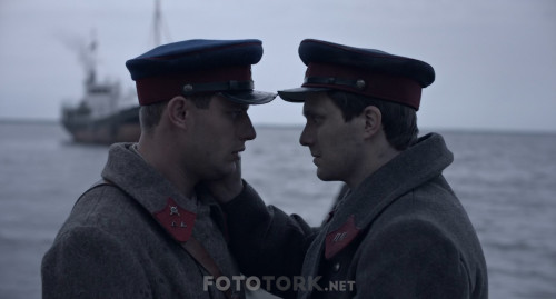 Kardaki.Kuller.Ashes.in.the.Snow.2018.WEB-DL.1080p.x264.AC3.DUAL.TORK.mkv_snapshot_01.17.36.875.jpg