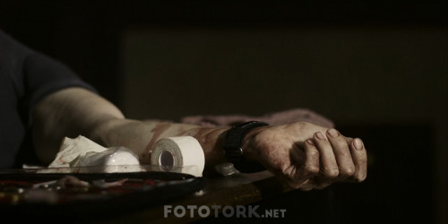 Survive.the.Night.2020.1080p.WEBRip.x264.TR.ALTYAZI.TORK.mkv_snapshot_01.13.49.514.jpg