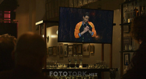 Gece.Kusu.Late.Night.2019.BluRay.720p.H264.AC3.DUAL.TR-ENG.TORK.mkv_snapshot_00.02.25.188.jpg