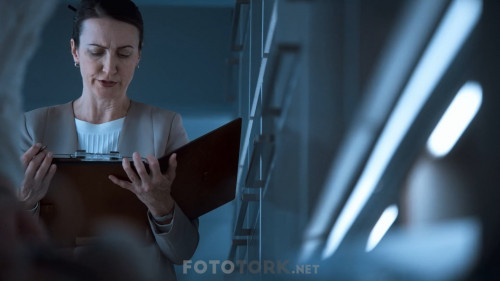 Snowpiercer.2020.NF.S01.E02.1080p.WEB-DL.x264.AC3.DD5.1.DUAL.TR-ENG.TORK.mkv_snapshot_03.02.585.jpg