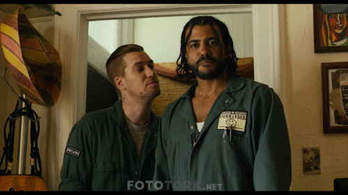 Blindspotting.2018.NF.1080p.WEB-DL.Sansursuz.AC3.DD5.1.DUAL.TR-ENG.TORK.mkv_snapshot_00.22.42.714.jpg