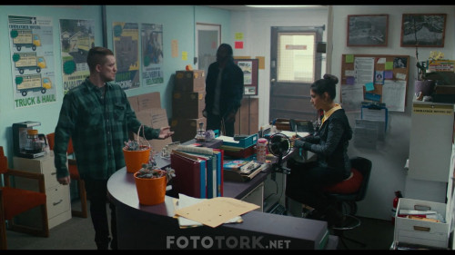 Blindspotting.2018.NF.1080p.WEB-DL.Sansursuz.AC3.DD5.1.DUAL.TR-ENG.TORK.mkv_snapshot_00.39.59.951.jpg