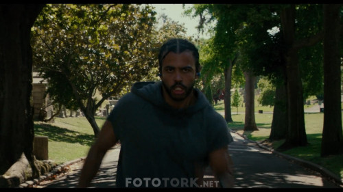 Blindspotting.2018.NF.1080p.WEB-DL.Sansursuz.AC3.DD5.1.DUAL.TR-ENG.TORK.mkv_snapshot_01.17.58.295.jpg