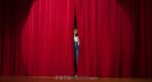 Kucuk.Little.2019.BluRay.1080p.x264.AC3.DUAL.TR-ENG.TORK.mkv_snapshot_00.01.16.076.jpg