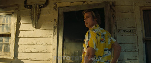 Bir.Zamanlar.Hollywoodta.OnceiUpon.a.Time.in.Hollywood.2019.BluRay.720p.x264.AC3.DUAL.TR-ENG.TORK.mkv_snapshot_01.42.15.135.jpg