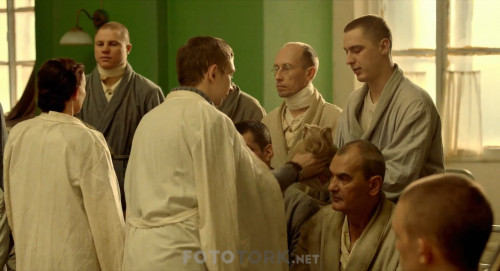 Uzun.Kiz.Beanpole.Dylda.2019.BluRay.1080p.x264.AC3.DUAL.TR-ENG.TORK.mkv_snapshot_00.49.28.990.jpg