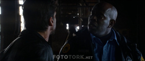Black.and.Blue.2019.BluRay.1080p.x264.AC3.DUAL.TR-ENG.TORK.mkv_snapshot_00.22.55.084.jpg