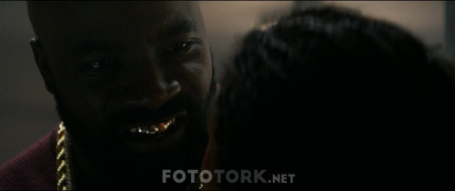 Black.and.Blue.2019.BluRay.720p.x264.AC3.DUAL.TR-ENG.TORK.mkv_snapshot_01.20.41.091.jpg