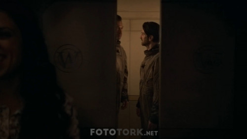 Snowpiercer.2020.NF.S01.E06.1080p.WEB-DL.x264.AC3.DD5.1.DUAL.TR-ENG.TORK.mkv_snapshot_39.17.804.jpg