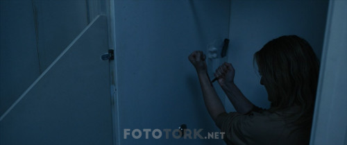 The.Invisible.Man.2020.720p.BluRay.x264.AC3.DUAL.TR-ENG.TORK.mkv_snapshot_01.26.44.162.jpg