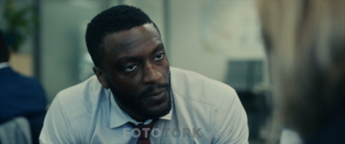 The.Invisible.Man.2020.720p.BluRay.x264.AC3.DUAL.TR-ENG.TORK.mkv_snapshot_01.40.51.677.jpg