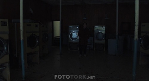 Knives.Out.2019.1080p.BluRay.x264.DUAL.TR.ENG.TORK.mkv_snapshot_01.56.37.664.jpg