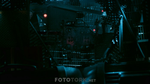 Snowpiercer.2020.NF.S01.E08.1080p.WEB-DL.x264.AC3.DD5.1.DUAL.TR-ENG.TORK.mkv_snapshot_41.00.458.jpg