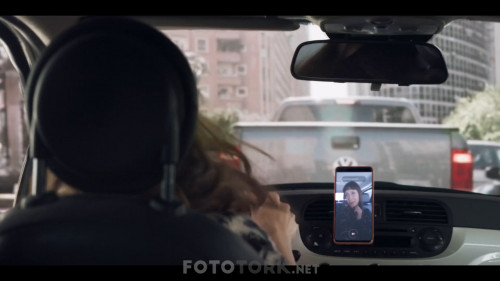 Ucak.Modu.Airplane.Mode.2020.NF.1080p.WEB-DL.x264.DD5.1.DUAL.TR-ENG.TORK.mkv_snapshot_00.04.32.250.jpg