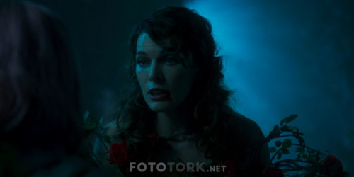 Paradise.Hills.2019.BluRay.1080p.x264.AAC.DUAL.TR-ENG.TORK.mkv_snapshot_01.18.24.746.jpg