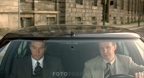 Kos.Lola.Kos.Run.Lola.Run.1998.BluRay.1080p.AC3.DUAL.TR.ENG.TORK.mkv_snapshot_01.00.51.860.jpg