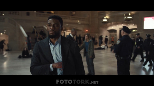 21.Bridges.2019.NF.1080p.WEB-DL.x264.DD5.1.EAC3.DUAL.TR-ENG.TORK.mkv_snapshot_01.16.21.547.jpg