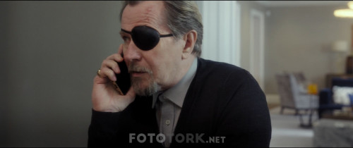 The.Courier.2019.BluRay.1080p.x264.AC3.DUAL.TR-ENG.TORK.mkv_snapshot_00.34.07.799.jpg