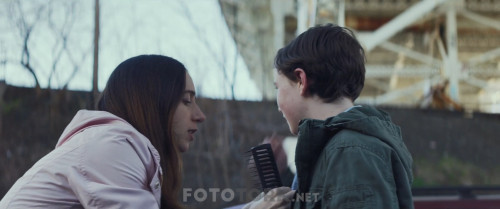 The.Kindness.of.Strangers.2019.WEBRip.1080p.AC3.DUAL.TR-ENG.TORK.mkv_snapshot_00.04.39.759.jpg