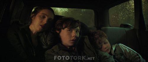 The.Kindness.of.Strangers.2019.WEBRip.1080p.AC3.DUAL.TR-ENG.TORK.mkv_snapshot_00.29.08.384.jpg
