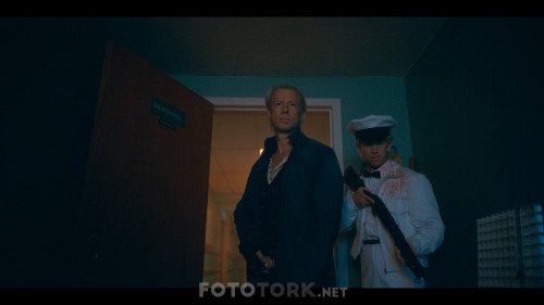 The.Umbrella.Academy.S02E01.1080p.NF.WEBRip.x264.DD5.1.DUAL.TR-ENG.TORK.mkv_snapshot_41.22.939.jpg