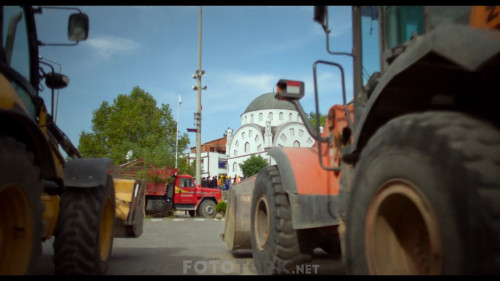 Carsi.Pazar.2015.NF.1080p.WEB-DL.Yerli.E.AC3.DD5.1.TORK.mkv_snapshot_01.27.25.799.jpg