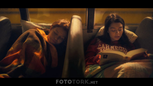 All.Together.Now.2020.NF.1080p.WEB-DL.DD5.1.E.AC3.DUAL.TR-ENG.TORK.mkv_snapshot_00.07.15.281.jpg