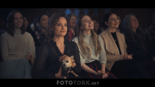 All.Together.Now.2020.NF.1080p.WEB-DL.DD5.1.E.AC3.DUAL.TR-ENG.TORK.mkv_snapshot_01.19.12.082.jpg