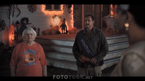 Hubie.Cadilar.Bayrami.Hubie.Halloween.2020.NF.1080p.WEB-DL.E.AC3.DDP5.1.DUAL.TR-ENG.TORK.mkv_snapshot_01.24.25.565.jpg